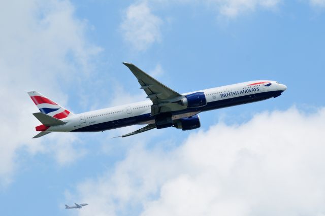 BOEING 777-300 (G-STBG) - 2015/8/22