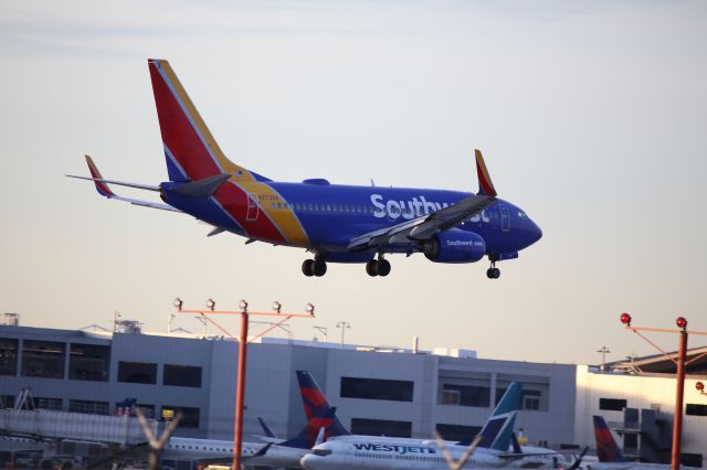 Boeing 737-700 (N773SA)