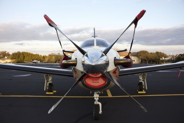 Socata TBM-700 (N512WH)