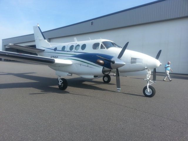 Beechcraft King Air 90 (N17VC)