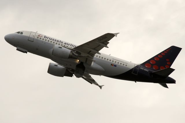 Airbus A320 (OO-SSG)