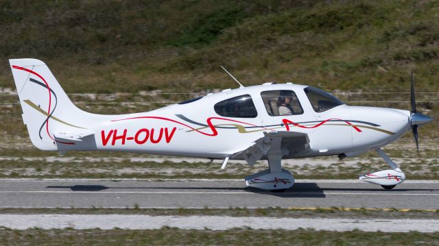 Cirrus SR-22 (VH-OUV)