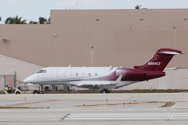 Bombardier Challenger 300 (N303CZ)