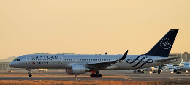 Boeing 757-200 (N722TW)