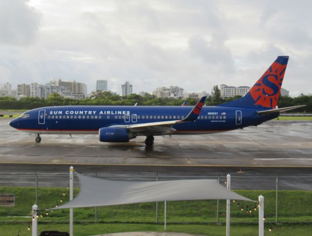 Boeing 737-800 (N816SY)