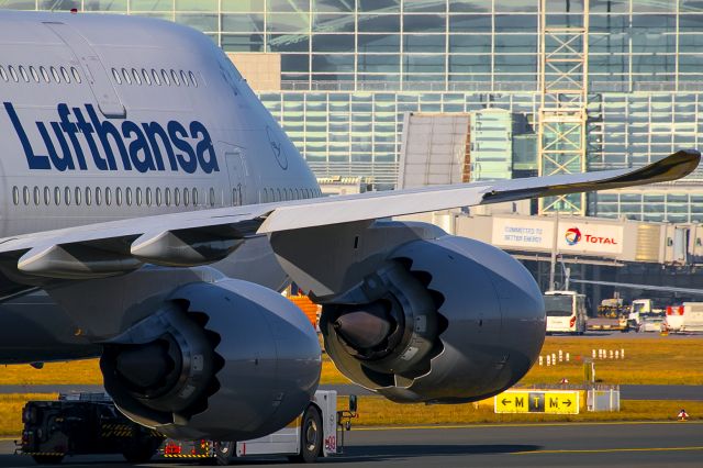 BOEING 747-8 (D-ABYU) - what a perfect wing!!