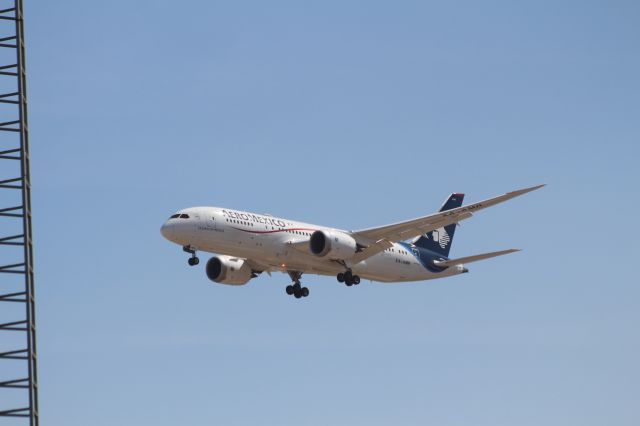 Boeing 787-8 (XA-AMR) - FINAL APPROACH 27