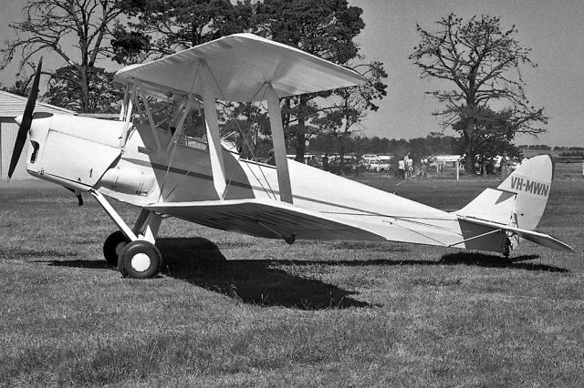VH-MWN — - DE HAVILLAND DH-82 TIGER MOTH - REG VH-MWN (CN LES4) - BERWICK VIC. AUSTRALIA - YBER (9/2/1975)35MM B/W NEGATIVE SCANNED WITH A EPSON V700 PERFECTION SCANNER.
