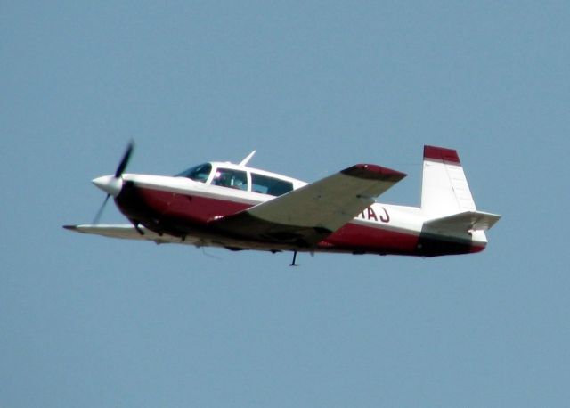 Mooney M-20 (N621AJ) - Off of runway 32 at Downtown Shreveport.