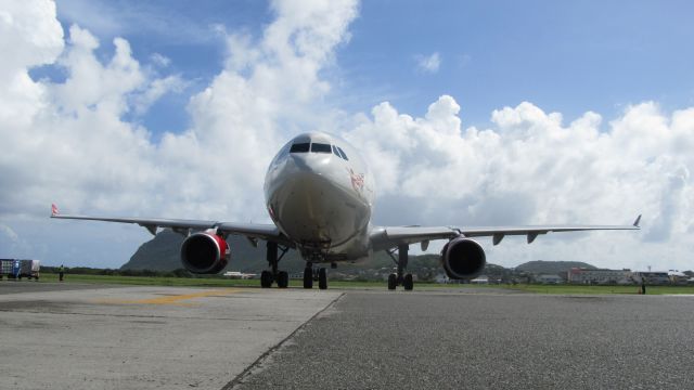 Airbus A330-300 (G-VRAY)