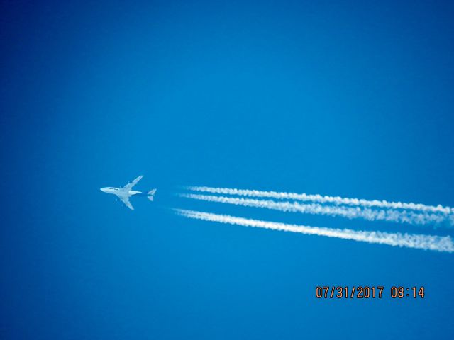 Boeing 747-400 (N464MC)