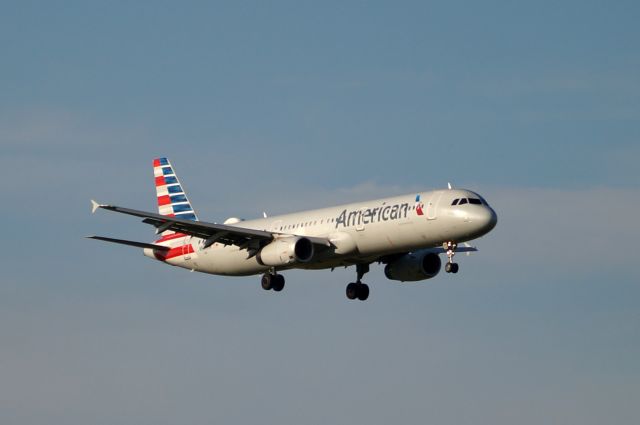 Airbus A321 (N536UW) - 6/2/19 - AAL454 LAS-DFW