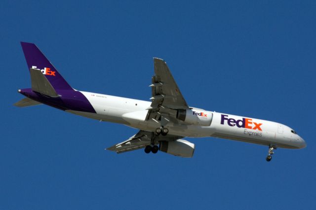 Boeing 757-200 (N944FD)