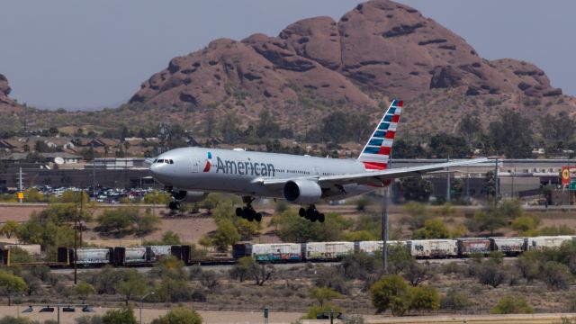 Boeing 777-200 (N799AN) - American Airlines 777-200 landing at PHX on 4/12/22. Taken with a Canon 850D and Canon 75-300mm lens.