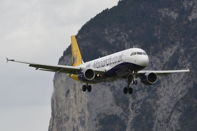 Airbus A320 (G-OZBK)