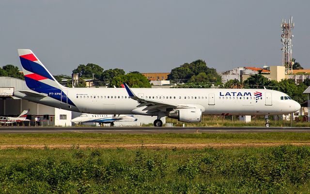 Airbus A321 (PT-XPN)