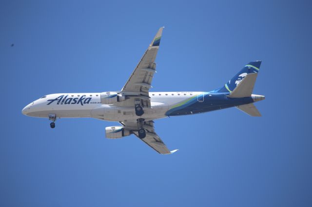 EMBRAER 175 (long wing) (N643QX)