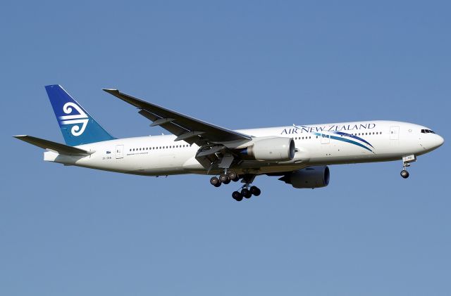 Boeing 777-200 (ZK-OKB)