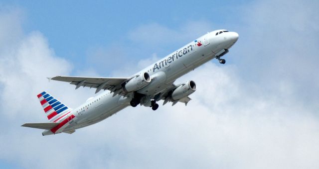 Airbus A321 (N567UW) - Shortly after departure is this 2013 American Airlines Airbus A321-231 in the Summer of 2020. 