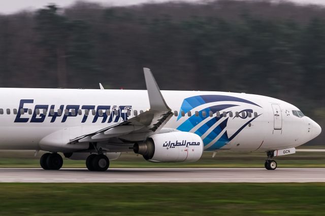 Boeing 737-700 (SU-GCN) - SU-GCN EgyptAir Boeing 737-866(WL) @ Frankfurt (EDDF) departing on Rwy18 to Cairo (HECA) / 27.11.2014