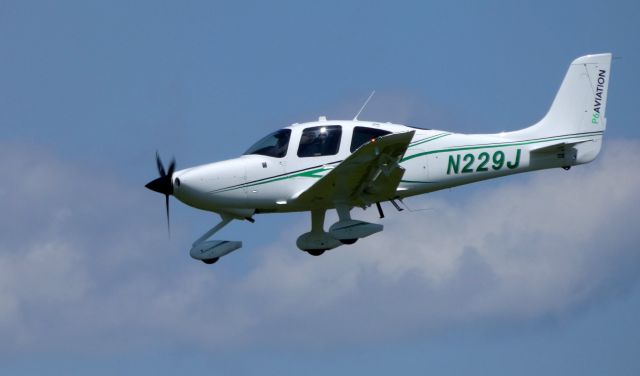 Cirrus SR-20 (N229J) - On final is this 2018 Cirrus SR20 in the Spring of 2019.