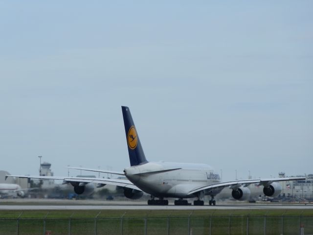 Airbus A380-800 (D-AIMK)