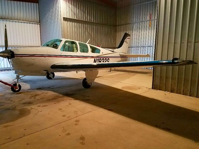 Beechcraft Bonanza (33) (N1832S)