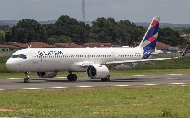Airbus A321 (PS-LBC)