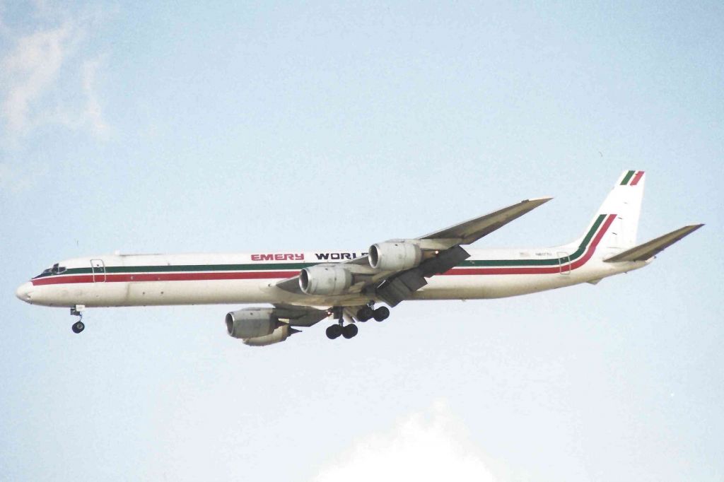 McDonnell Douglas DC-8-70 —