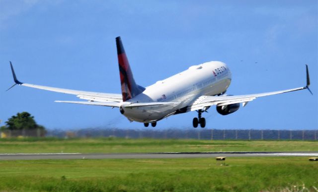 Boeing 737-900 (N896DN)