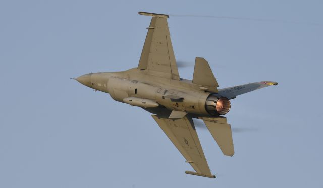 Lockheed F-16 Fighting Falcon (00-0221) - Demo flight at Airventure 2018