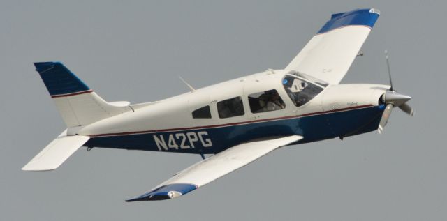 Piper Cherokee Arrow (N42PG)