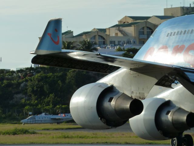 Boeing 747-400 (F-HKIS)