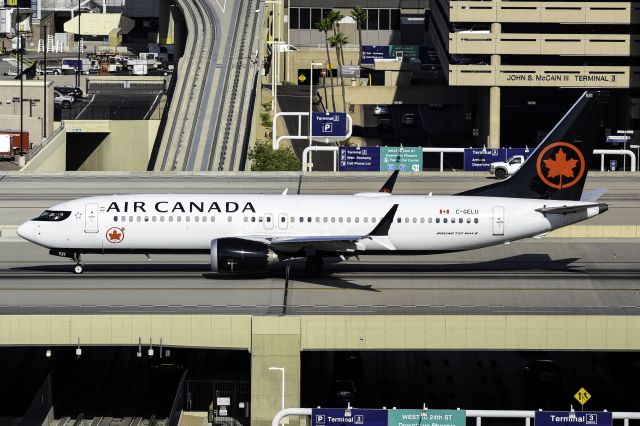 Boeing 737 MAX 8 (C-GELU)