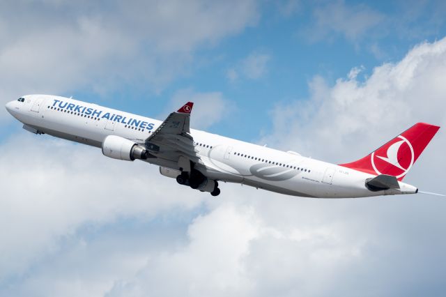 Airbus A330-300 (TC-JOL)