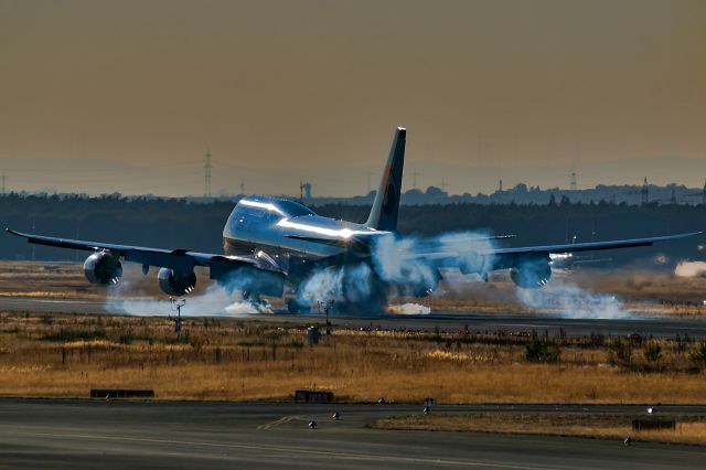 BOEING 747-8 (HL7644) - massive contact!