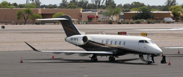 Bombardier Challenger 300 (N578FX)