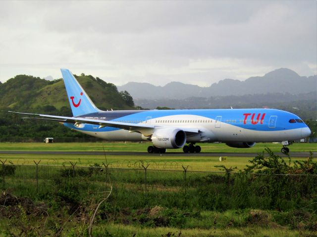 Boeing 787-9 Dreamliner (G-TUIK)