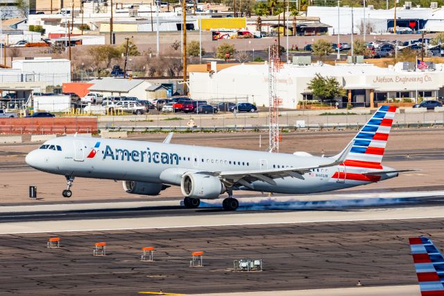 Airbus A321neo (N441UW) - An American Airlines A321 neo landing at PHX on 2/28/23. Taken with a Canon R7 and Canon EF 100-400 L ii lens.