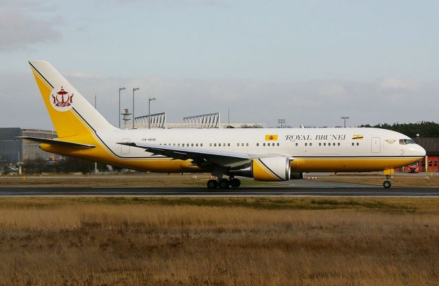 BOEING 767-200 (V8-MHB)