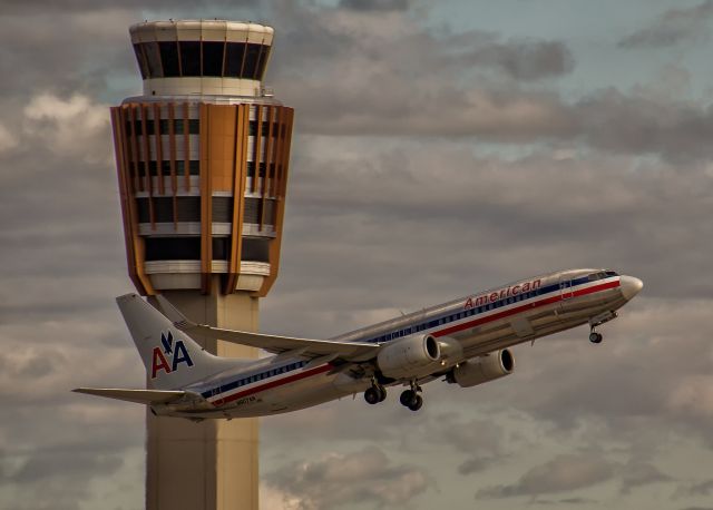 Boeing 737-800 (N907AN) - I should of straightened it a little.