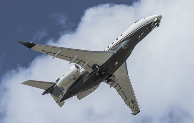 Embraer Legacy 550 (9H-LFX)