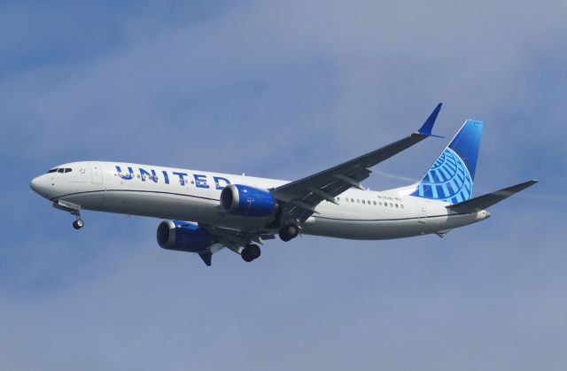 Boeing 737 MAX 9 (N17596)