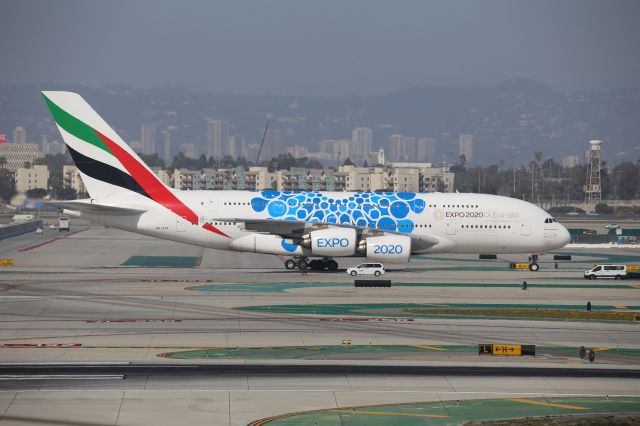 Airbus A380-800 (A6-EOF)