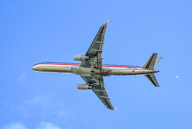 Boeing 757-200 (N184AN)