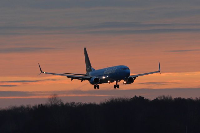 Boeing 737-800 (N7949A) - A colorful sunrise this morning behind SCX3044 on short-final for KTOL, 27 Nov 2021.