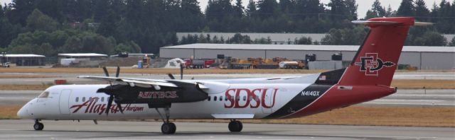 de Havilland Dash 8-400 (N414QX)