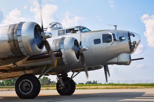 Boeing B-17 Flying Fortress (N5017N)