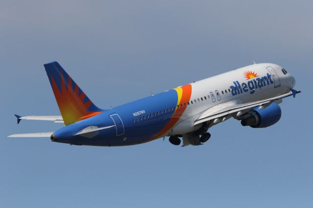 Airbus A320 (N287NV) - Departing during Airshow to Punta Gorda (KPGD).
