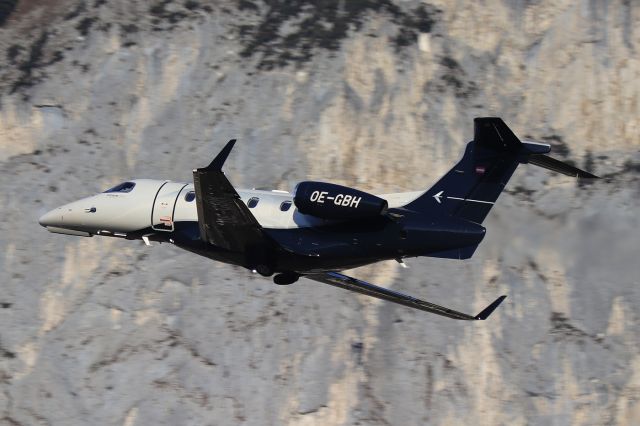 Embraer Phenom 300 (OE-GBH)